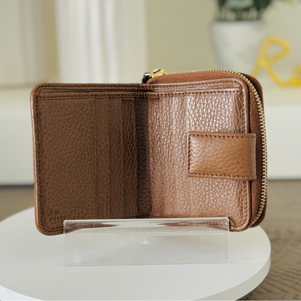 Gucci GG Canvas Compact Wallet - Picture 9 of 12
